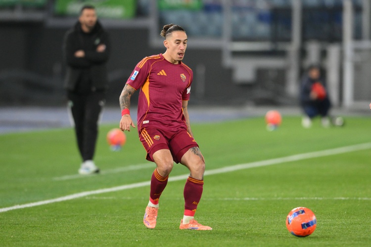 IM电竞真人游戏-英媒：利物浦考虑召回齐米卡斯，此举能为罗伯逊的离队铺平道路